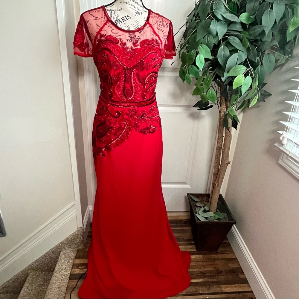 Lotus Threads Illusion Neck Beaded Sequin Short Sleeve Evening Gown Red Sz 6